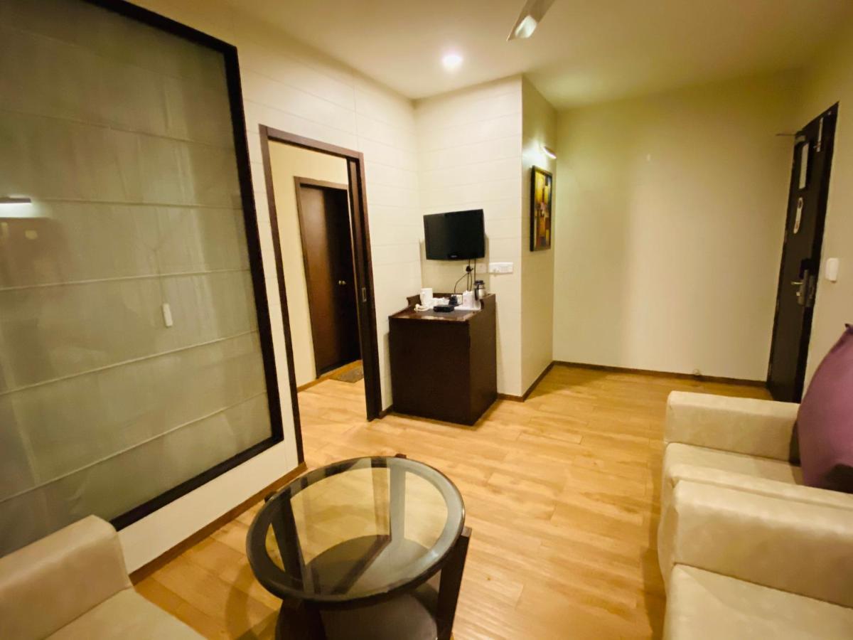 ホテル Saluja Residency シリグリ エクステリア 写真